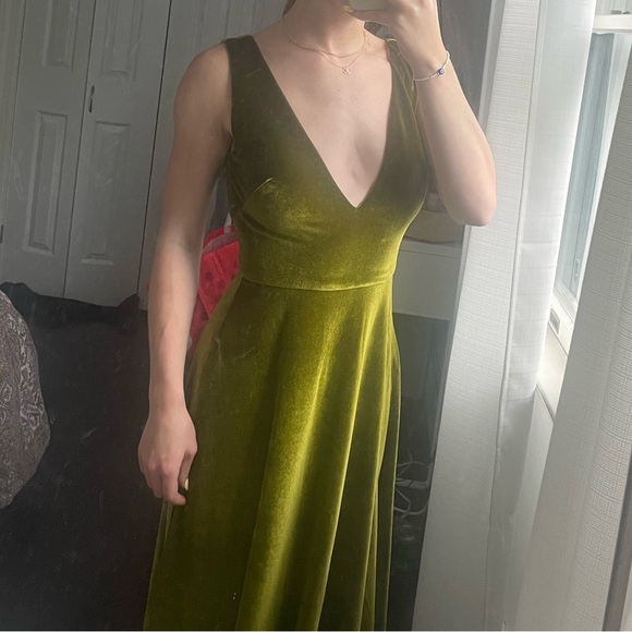 Yelure olive green velvet gown - Picture 7 of 7